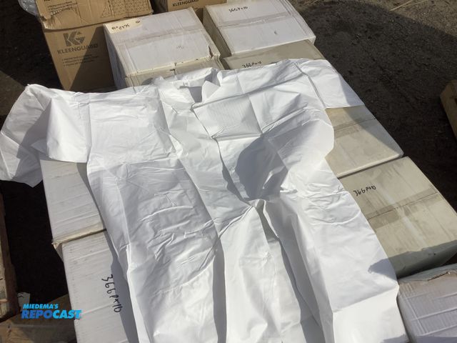 Lot 2-93236 - New Lot of 10 boxes of lab coat keyguard  5 snaps open wrists no pockets size 3XL 30 per box