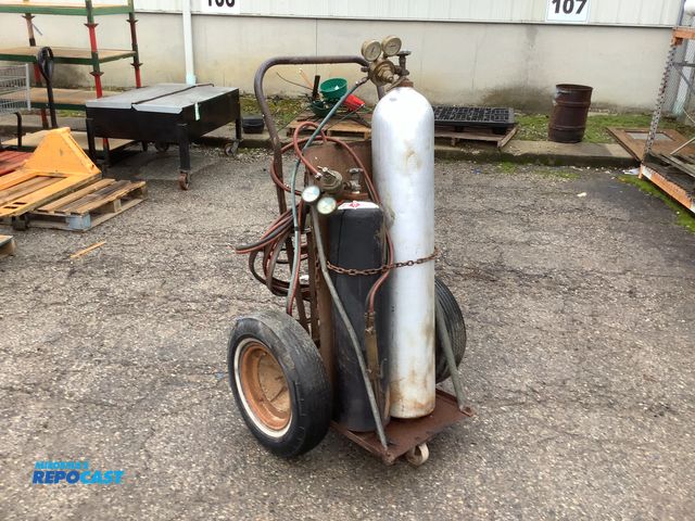Lot 2-92817 - acetylene Torch with cart