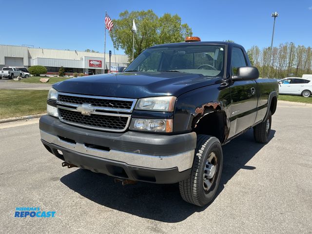 Lot 2-16200 - 2007 Chevrolet Silverado 2500 LT Regular Cab Long Box Pickup Truck 4x4