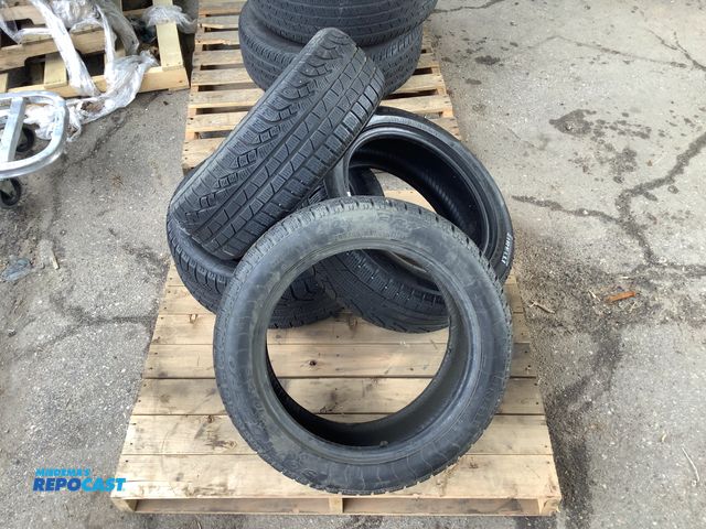 Lot 2-67167 - Set of 4 SottoZero 205/55 R17 Tires