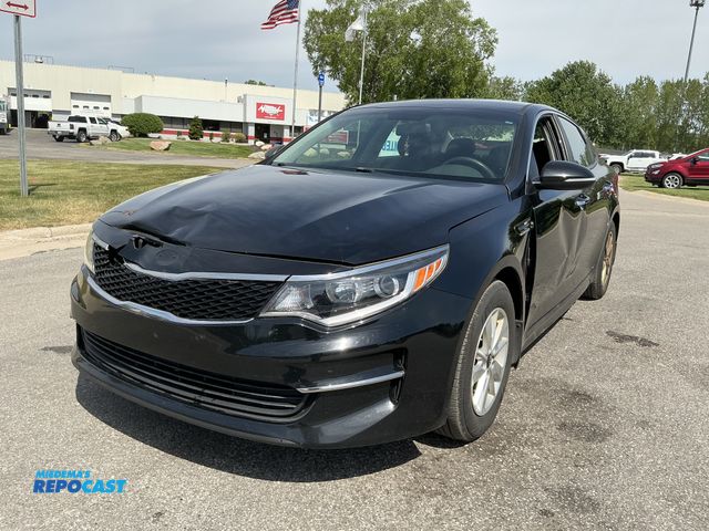 Lot 2-43875 - 2016 Kia Optima FE Sedan FWD