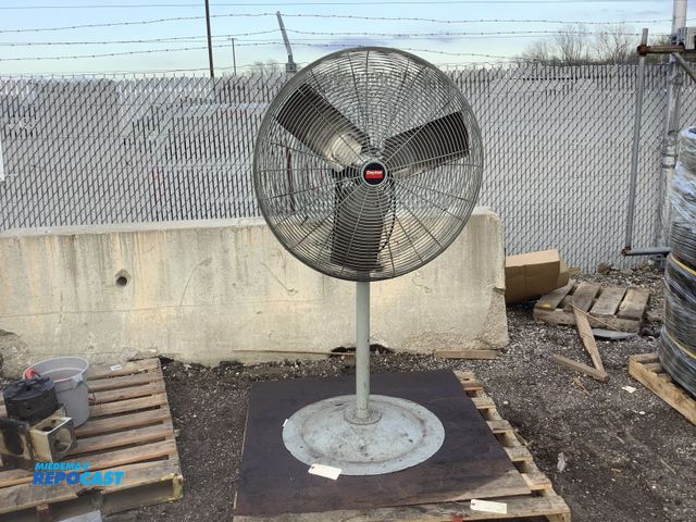 Lot 2-93328 - Dayton 1VCE9D industrial standing air circulator/fan