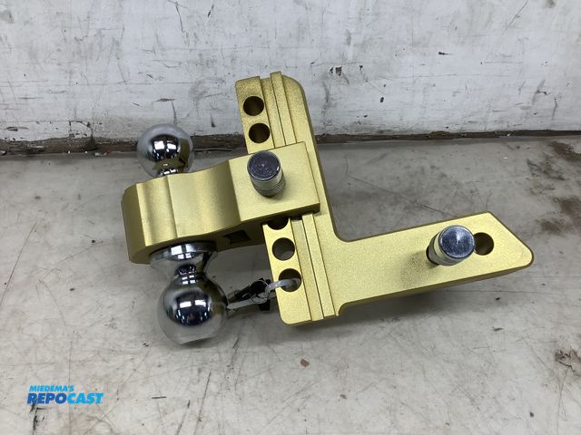 Lot 2-94926 - new heavy duty adjustable and locking hitch with 2-5/16" ball