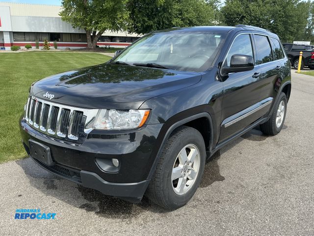 Lot 2-49698 - 2013 Jeep Grand Cherokee Laredo 4WD SUV 4x4