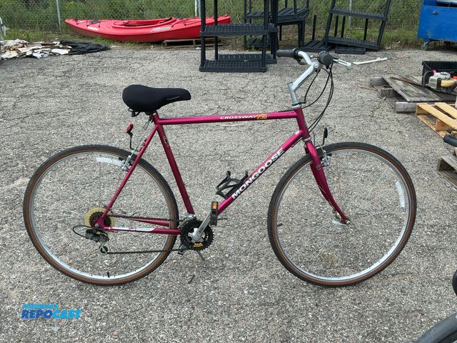 Lot 2-13748 - Mongoose Crossway 250 Bike (magenta)