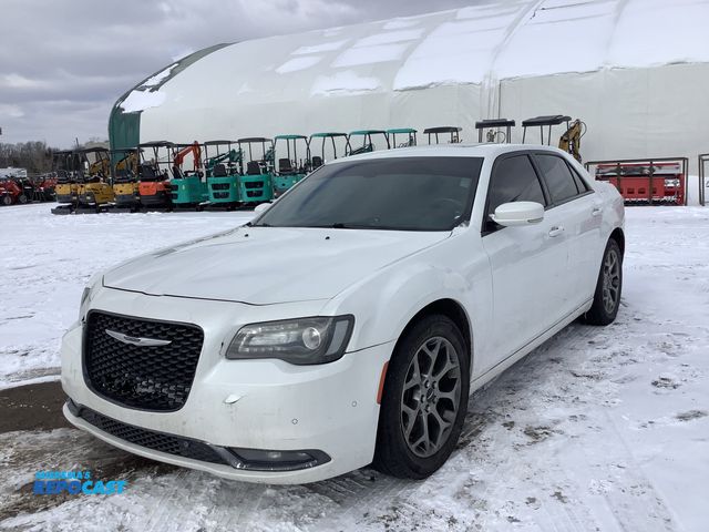 Lot 2-10533 - 2016 Chrysler 300 S V6 AWD Sedan AWD