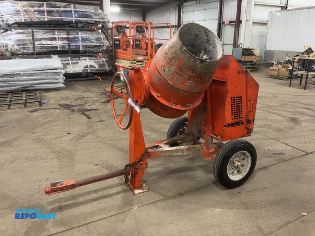 Lot 2-33738 - Crown Towable Concrete Mixer