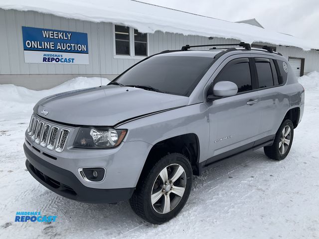 Lot 2-60920 - 2017 Jeep Compass Latitude SUV 4x4