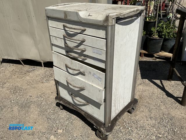 Lot 2-64006 - Plastic Stanley Innerspace hospital type utility cart, keys not included. 4 wheels 7 drawers with di...