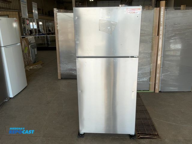 Lot 2-40458 - Scratch & Dent Whirlpool WRT318FZDM11 Refrigerator/Freezer