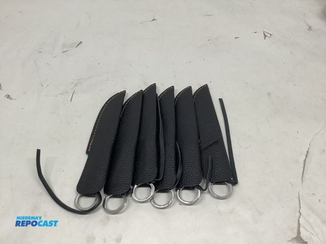 Lot 2-77109 - 6 Bowie knives with leather sheaths