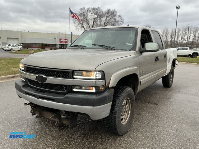 Lot 2-65408 - 2002 Chevrolet Silverado 2500 LT Crew Cab Standard Box Pickup Truck 4x4