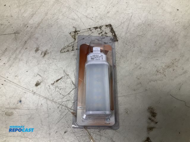 Lot 2-67690 - 8 boxes of low energy led lights NW 3700 - 4300K, 100V - 277 VAC, 7W, 270*