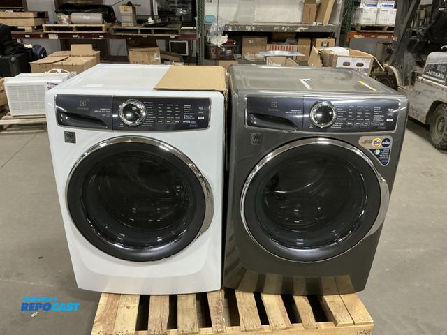Lot 2-95963 - (1) Electrolux ELFW7637AT2 Washer and (1) Electrolux ELFW7637AW2 Washer