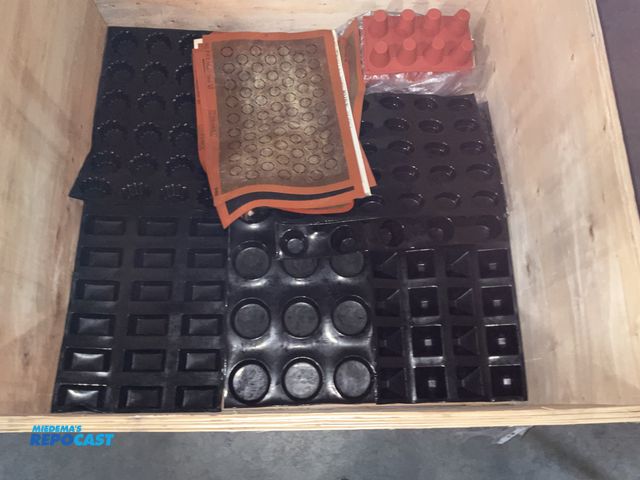 Lot 2-55053 - Lot of assorted silicone baking mats.