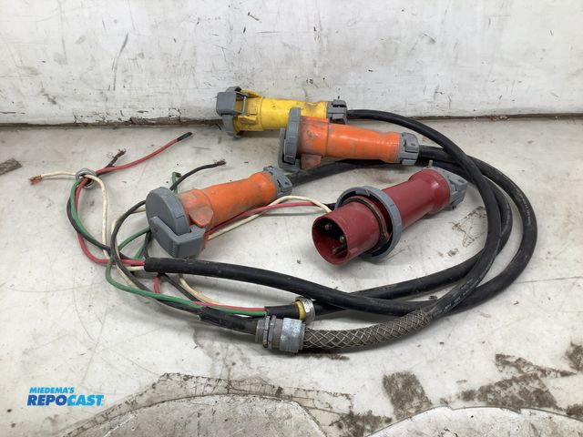 Lot 2-33096 - (4) Industrial Power Connectors (1- 100 amp and 3 - 60 amp)