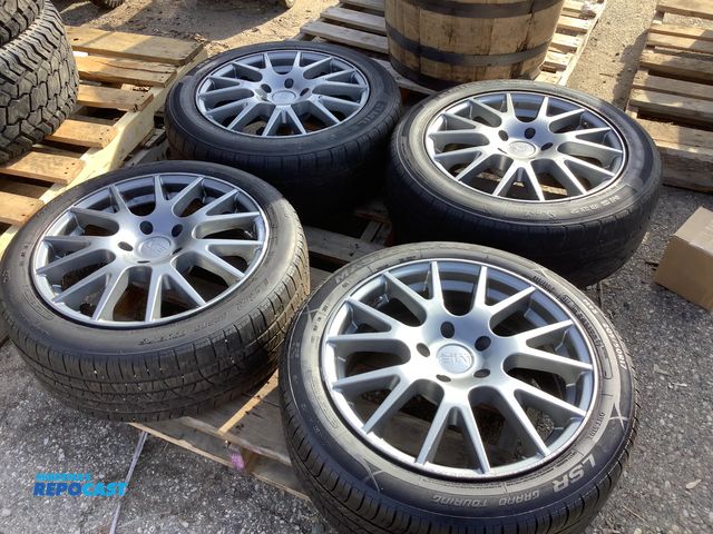 Lot 2-92531 - 1986-2008 Ford Taurus Tires w/ Rims