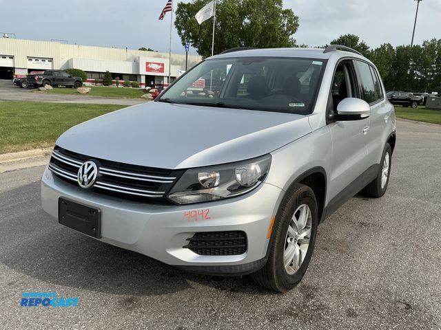 Lot 2-62617 - 2016 Volkswagen Tiguan SE SUV AWD