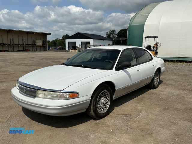 Lot 2-71005 - 1994 Chrysler New Yorker Base Sedan FWD