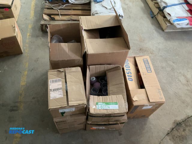 Lot 2-60774 - 50+ Glass Flower pots and candle holders