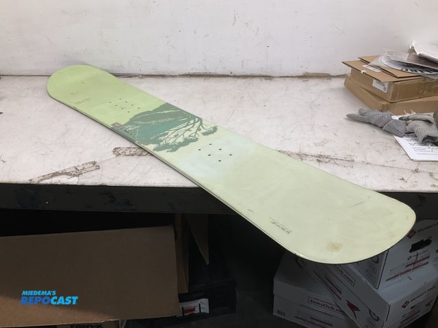 Lot 2-15588 - AK2 The Luna k2 55” snowboard
