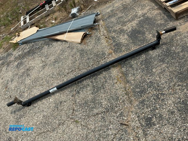 Lot 2-18245 - Etrailer trailer wheel axle, serial: 19226