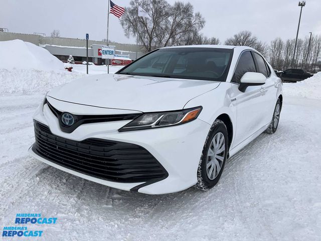 Lot 2-63185 - 2019 Toyota Camry LE Hybrid Sedan Hybrid FWD