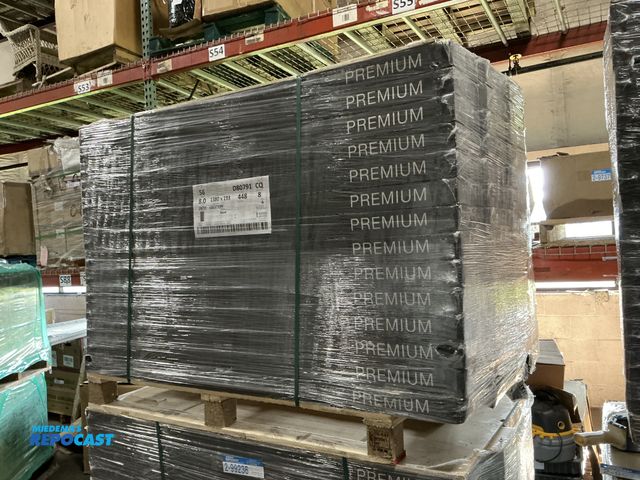 Lot 2-99235 - Skid lot of montreux serene crescendo waterproof flooring 7.6”x54.33” (8 per box)