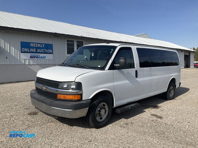 Lot 2-61335 - 2015 Chevrolet Express G3500 LT Extended Passenger Van RWD
