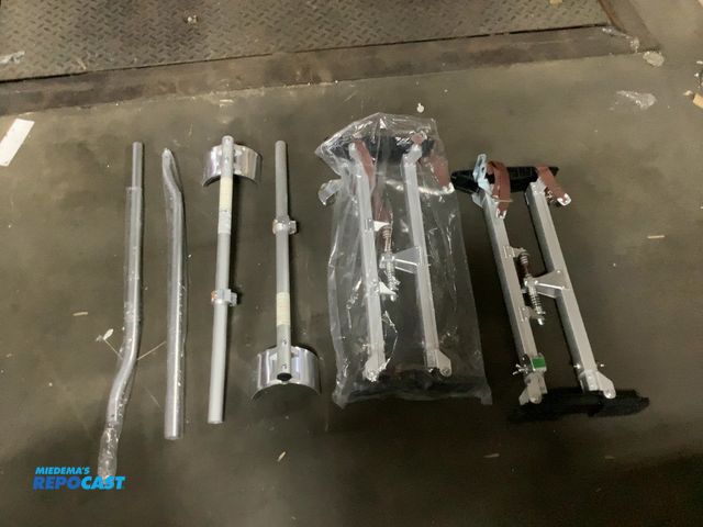 Lot 2-28278 - Drywall stilts model#HCST-24SI max load:228 pounds (used)