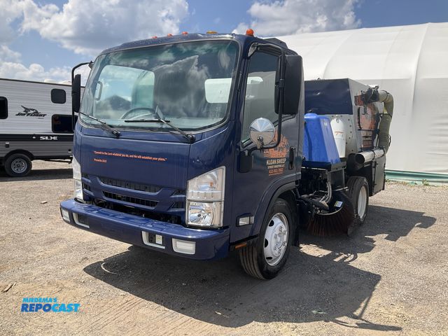 Lot 2-30267 - 2017 Isuzu N-Series Street Sweeper
