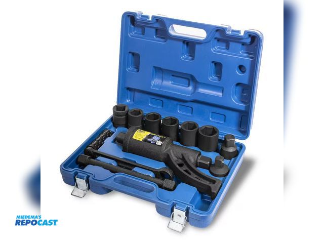 Lot 2-64203 - Stark Lug Nut Torque multiplier w 8 socket model 18858