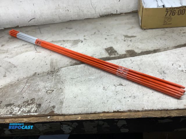 Lot 2-69378 - lot of (20) 48" reflective driveway plow stakes