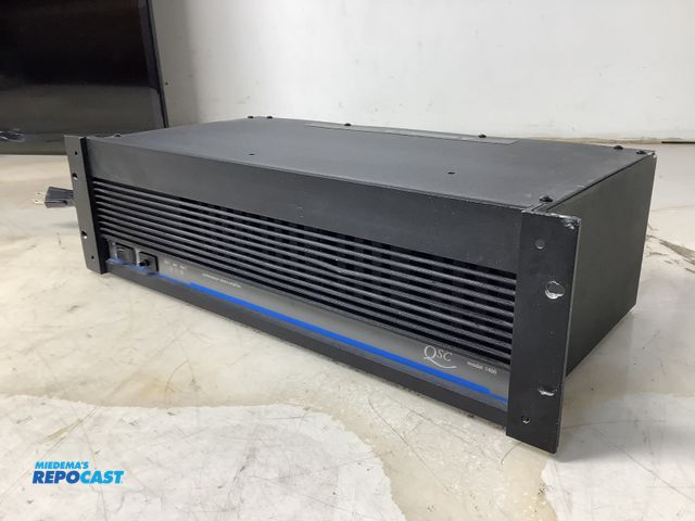 Lot 2-27351 - QSC electronic amplifier, model 1400 with output power per channel of 300-E/4 OHMS