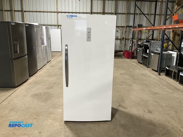 Lot 2-91192 - Scratch & Dent Free Standing Frigidaire  FRAE2024AWC Refrigerator