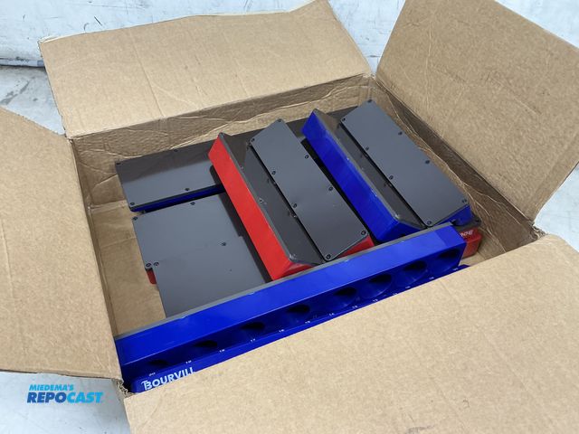 Lot 2-99808 - (12) Bourvill blue and red magnetic socket organizers