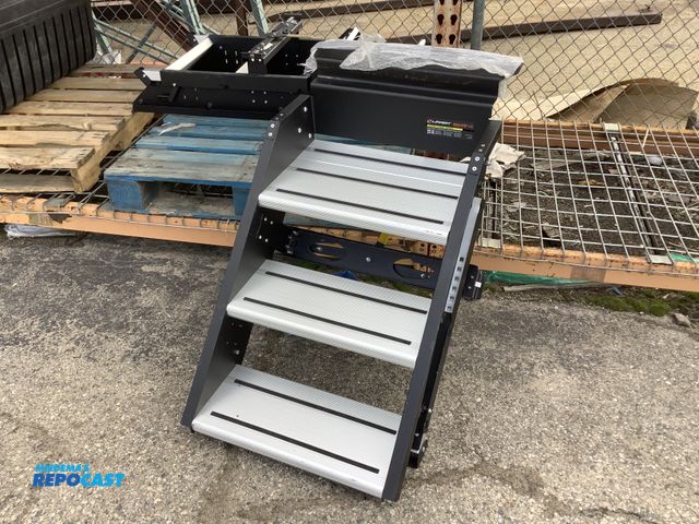 Lot 2-94980 - Lippert Solid step 4.0, carries up to 500lbs