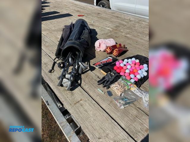 Lot 2-tbd - Tommy Armour Golf Club set LH. Includes: SW, PW 3-9 irons, Putter, 1-5 woods, balls, tees, gloves