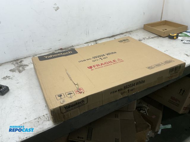 Lot 2-19869 - Yaheetech Stackable Wide Bird Cage, Flight Cage with Perches for Parrots, Parakeets and Other Birds,...