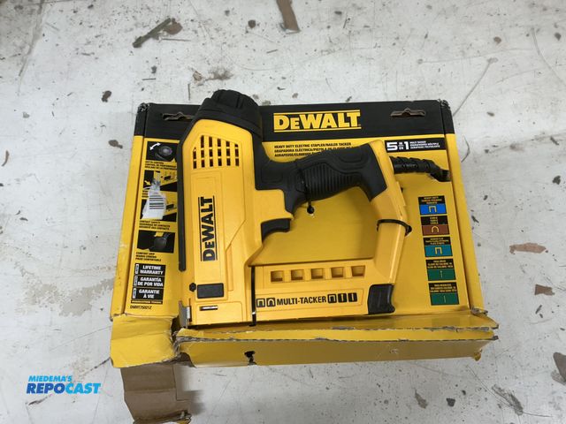 Lot 2-93618 - DeWalt 5-in-1 multi tacker &amp; brad nailer