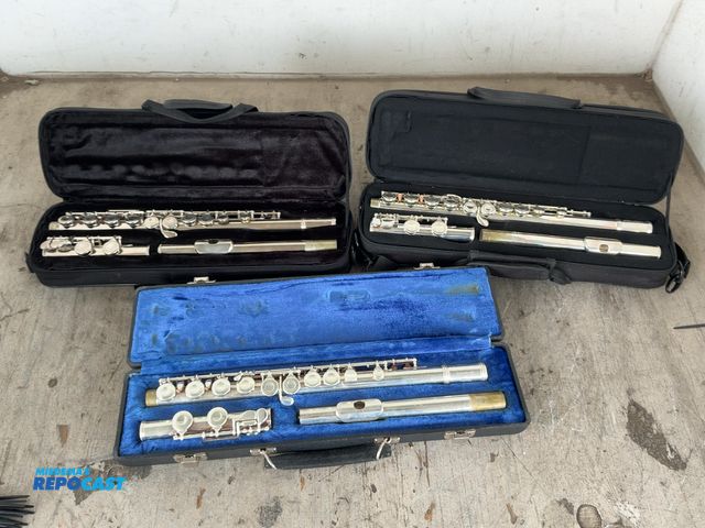 Lot 2-18246 - Lot of (3) flutes 2 with soft cases 1 with a hard case