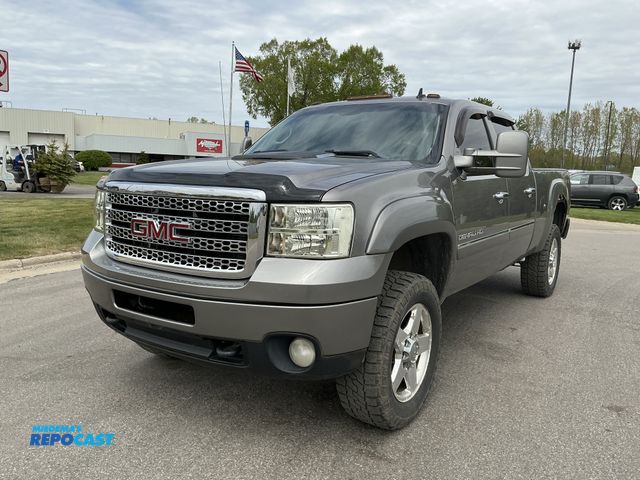 Lot 2-40851 - 2012 GMC Sierra 2500 Denali Crew Cab Standard Box Pickup Truck 4x4
