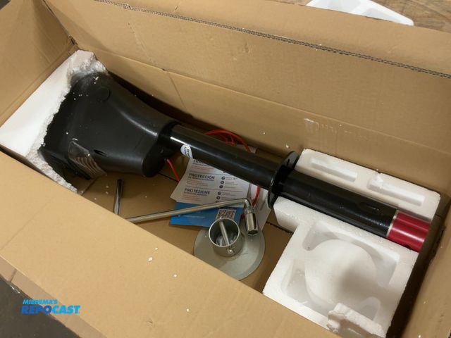 Lot 2-21117 - New Garvee PAU 0KA9BFFA Electric Jack, 5,000 lb Capacity, 12 Volt