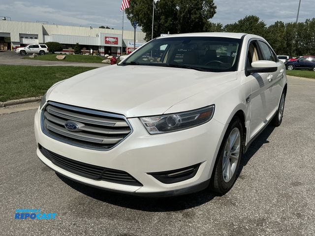 Lot 2-27009 - 2015 Ford Taurus SEL Sedan FWD