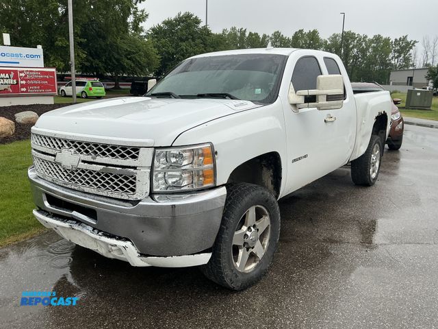 Lot 2-43903 - 2013 Chevrolet Silverado 2500 HD Work Truck Extended Cab Standard Box Pickup Truck 4x4