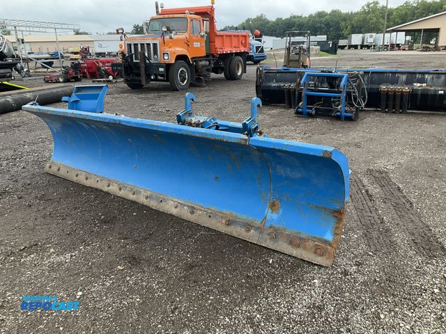 Lot 2-40556 - Daniels straight blade snowplow for a wheel loader, manual fold out wing extensions - right side win...