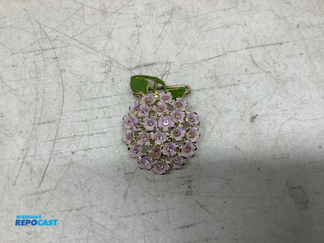 Lot 2-74134 - New Lilac flower Enamel belt buckle (has crystal accents)