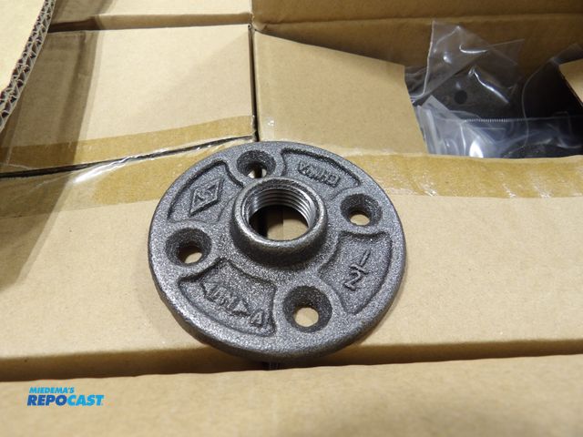 Lot 2-53988 - lot of 80 malleable iron pipe flange, 1/2" pipe size, class 150, 3 1/2" O.D., 1/2"lg., #5P599