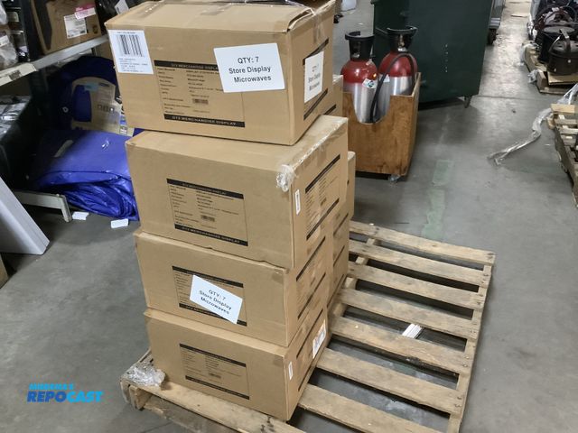 Lot 2-15248 - Lot of (7) Kenmore .7 cubic ft display unit black micro/fridge 072018784