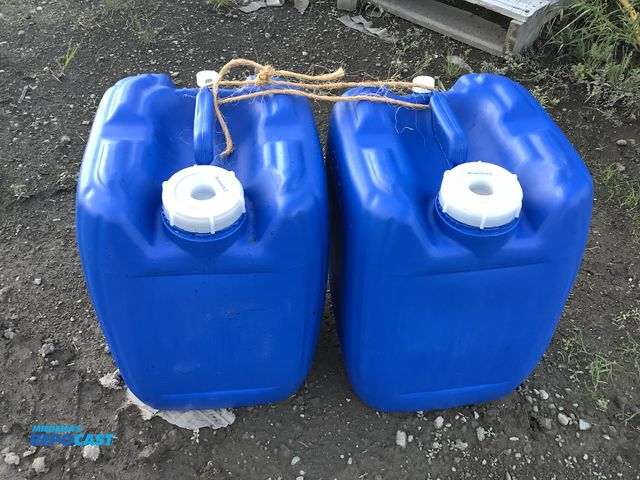 Lot 2-33126 - 2 5 gallon blue plastic containers, clean inside